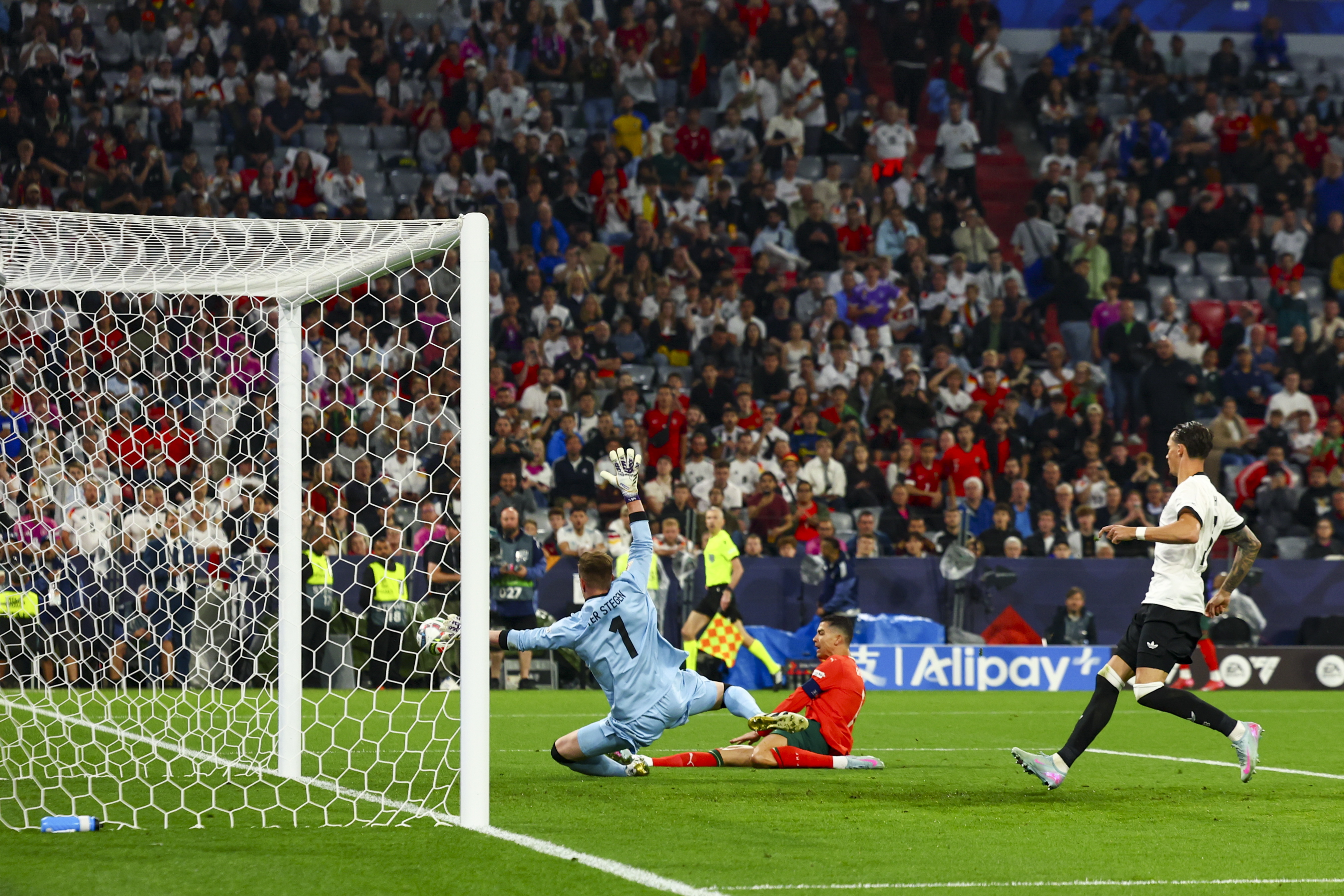 惊险刺激!欧国联比赛精彩绝伦 惊险刺激!欧国联比赛精彩绝伦