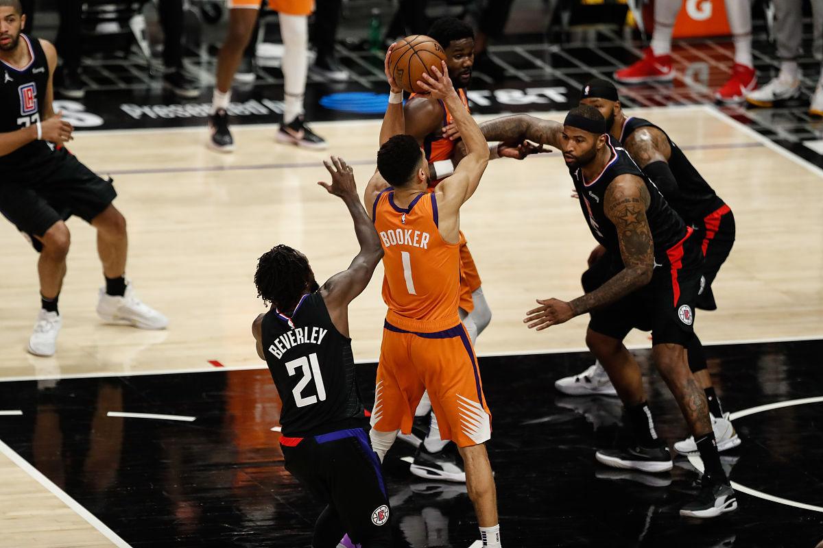 波兰男篮横扫步行者,浓眉送出助攻 波兰男篮横扫步行者,浓眉送出助攻